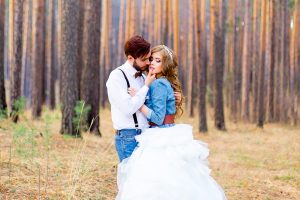 femme-en-robe-de-mariee-champetre